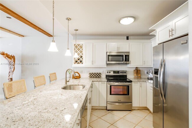 Building Photo - 5700 Collins Ave