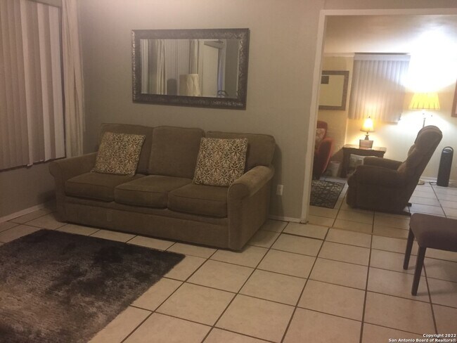 Foto del edificio - 7031 Symphony Ln