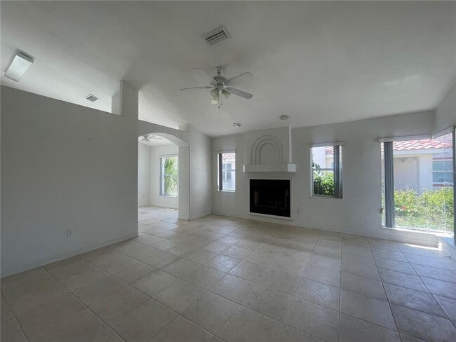 Building Photo - 1514 N Daytona Ave