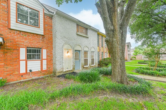 Building Photo - 433 Sunset Dr