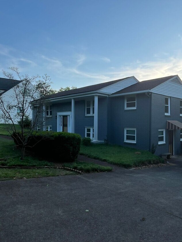 Foto del edificio - Multi-Generation West Meade Home