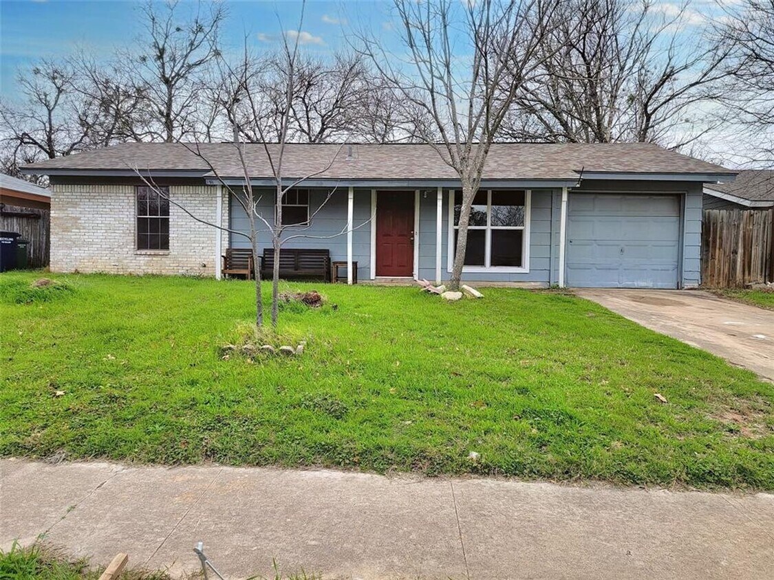 Foto principal - Charming 3-Bed, 1.5-Bath Home in Austin!