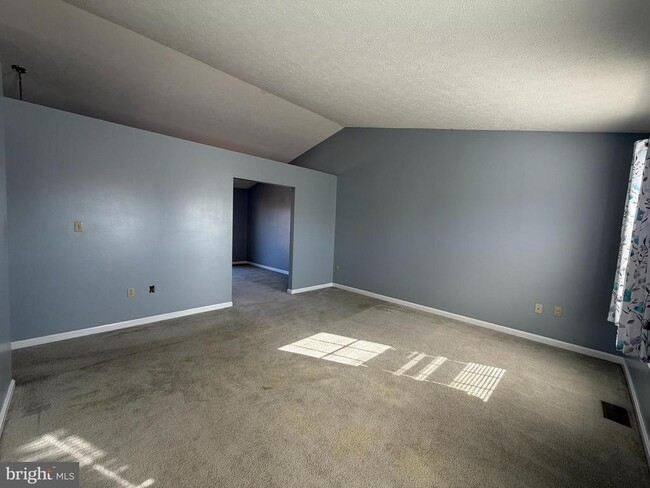 Foto del edificio - 104 New Kent Ct