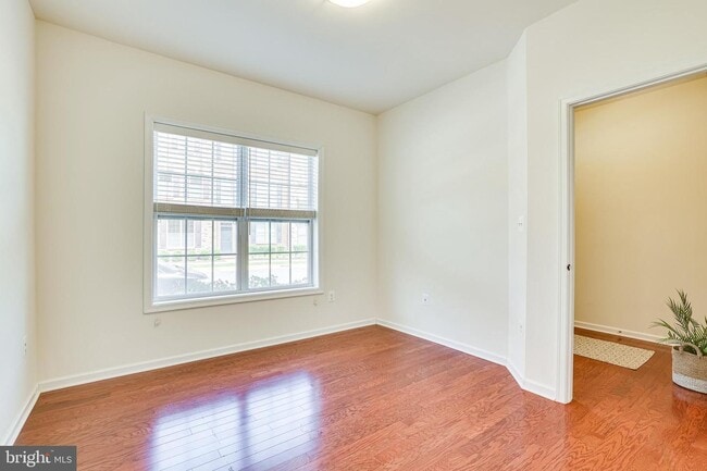 Building Photo - 22555 Cambridgeport Square