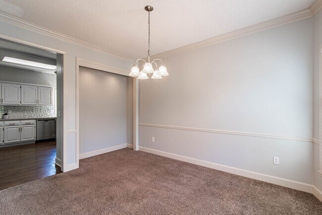 Foto del edificio - 8304 W 122nd St