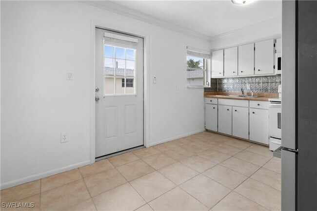 Foto del edificio - 27430 Village Garden Way