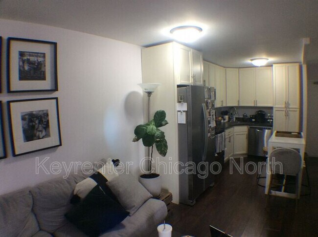 Foto del edificio - 1355 N Sandburg Terrace