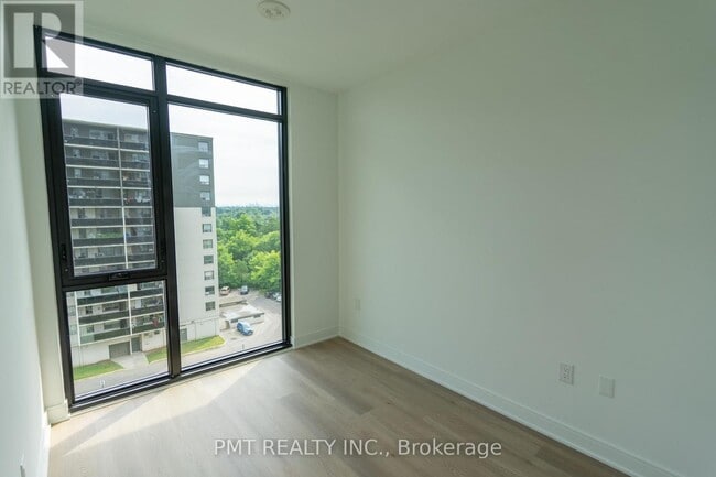 Building Photo - 86 Dundas St E