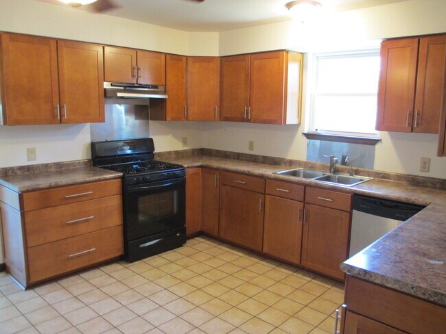 Building Photo - 3 Bedroom, 1 bath home in Metairie