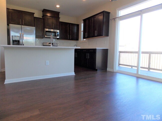 Foto del edificio - 537 Austin View Blvd