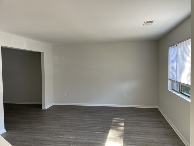 Building Photo - 145 Harvest Dr