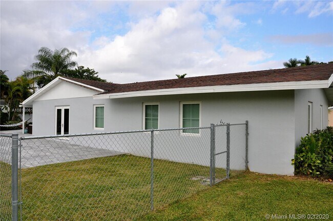 Building Photo - 18610 SW 93rd Pl