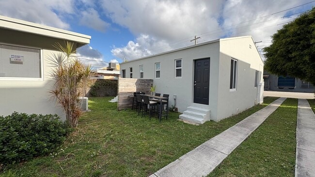 Building Photo - 2165 NW 23rd St