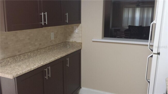 Foto del edificio - 1524 Lakeview Rd