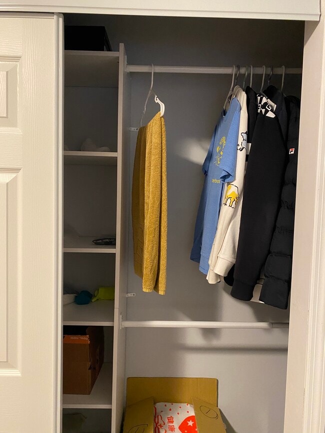 Building Photo - 10 Farm St