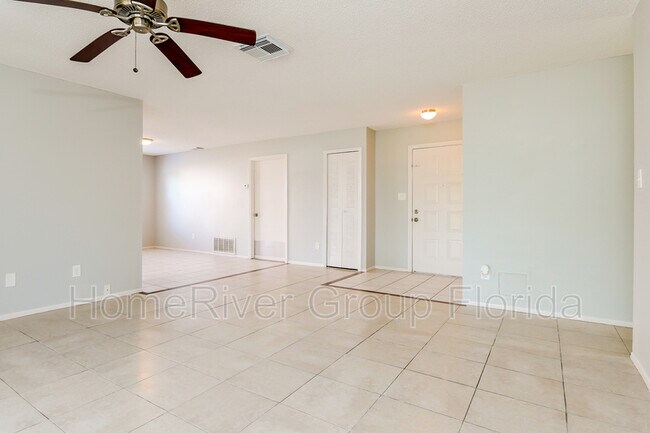 Building Photo - 7360 Lazy Hill Dr