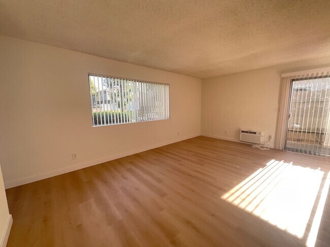 Foto del edificio - 2672 Milton Ave