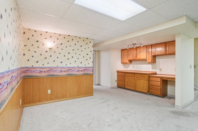 Building Photo - 9 month lease 5 bed 3.5 bath Castle Pines ...