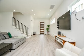 Building Photo - 7603 Jacquelyn Gdns Ln