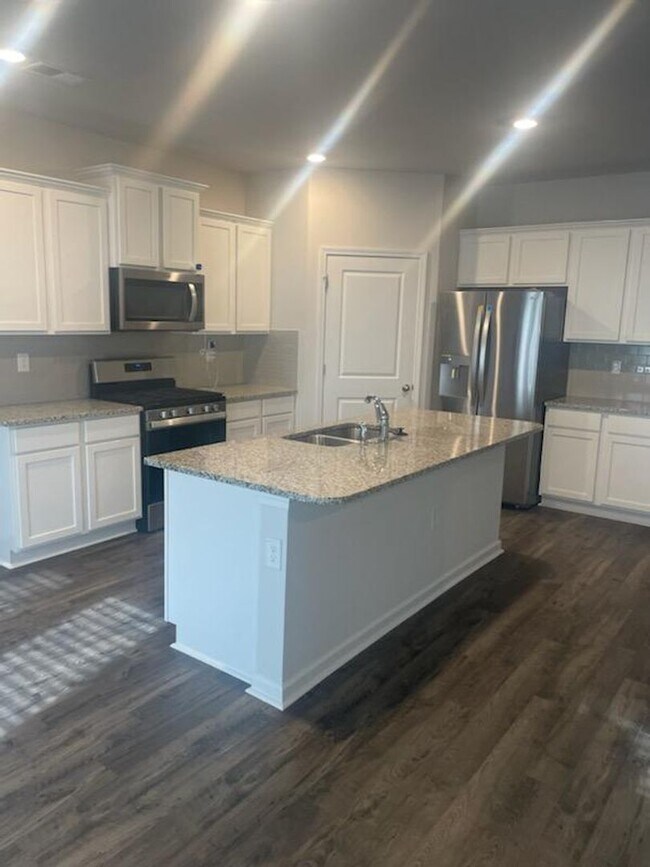 Foto del edificio - LIKE NEW HOME-NEIGHBORHOOD POOL, PICKLEBALL, CABANA,WALKING TRAILS