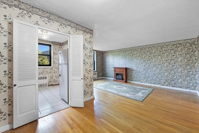 Building Photo - 139-15 83rd Ave