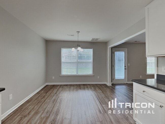 Building Photo - 851 Red Oak Tree Dr