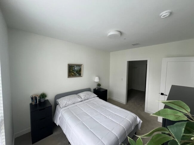 Building Photo - 8380-200A 200A St