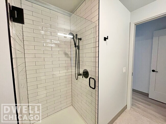Building Photo - 2131 N Elston Ave