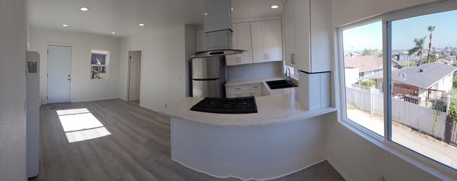 SALA DE ESTAR / COCINA - 2625 J St