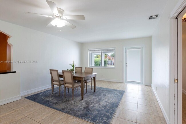 Foto del edificio - 3441 Oak Ave