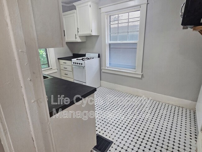 Foto del edificio - 631 Paris Ave SE