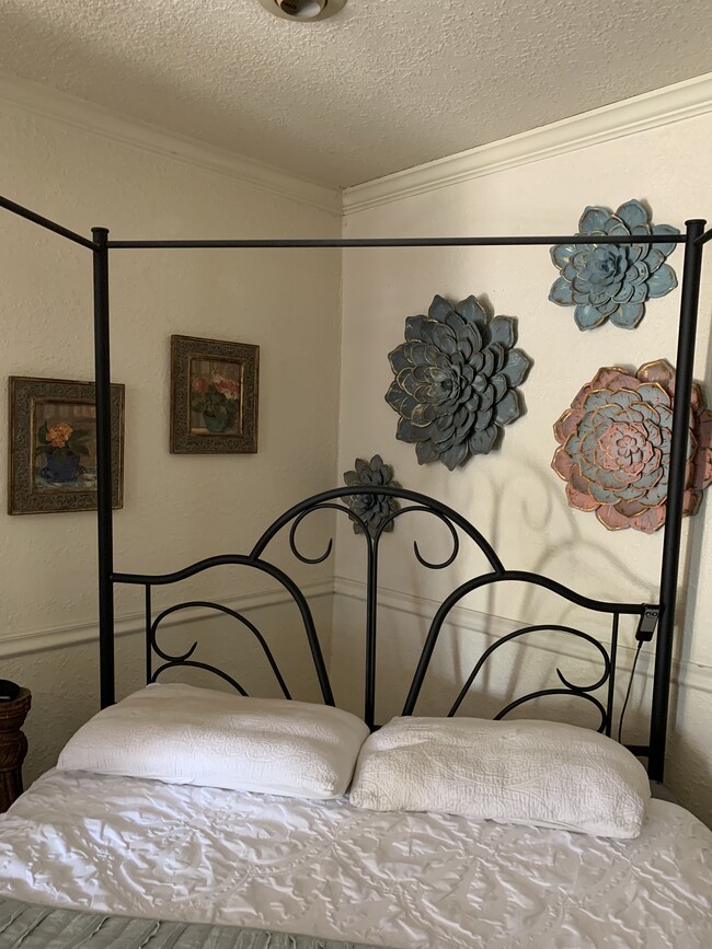 Building Photo - 3900 Seven Hills Rd