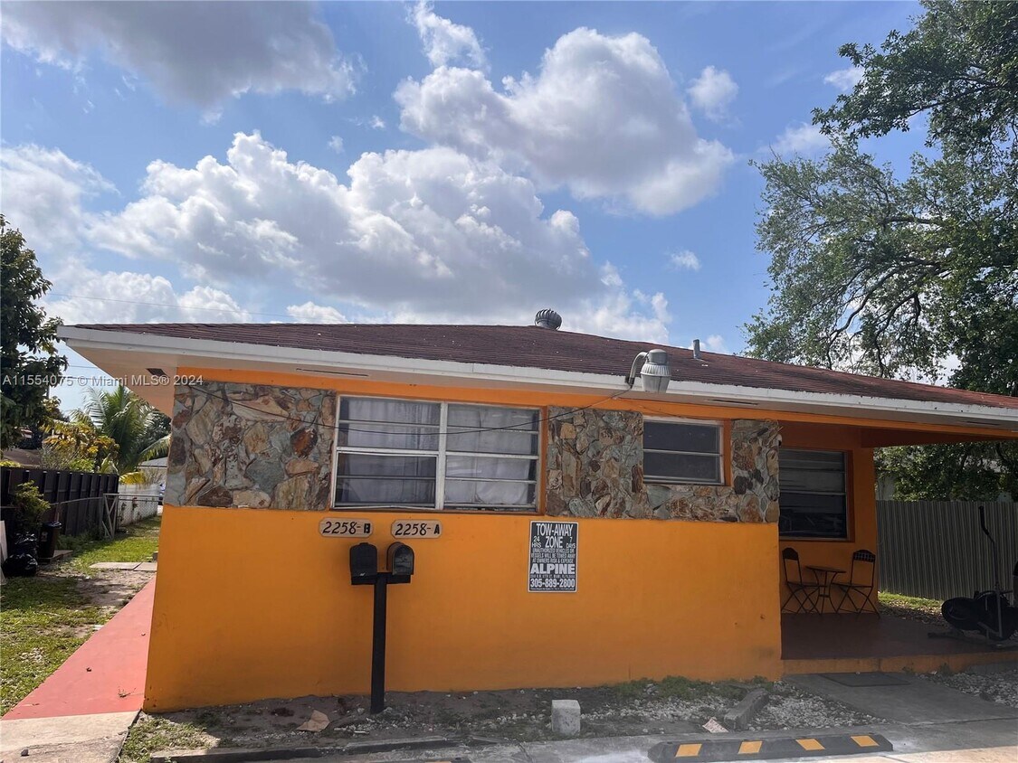Primary Photo - 2258 NW 83rd St