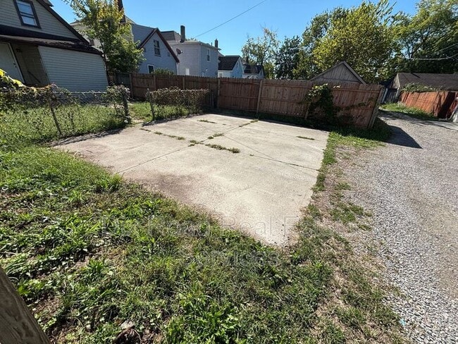 Building Photo - 2339 Freeman Ave