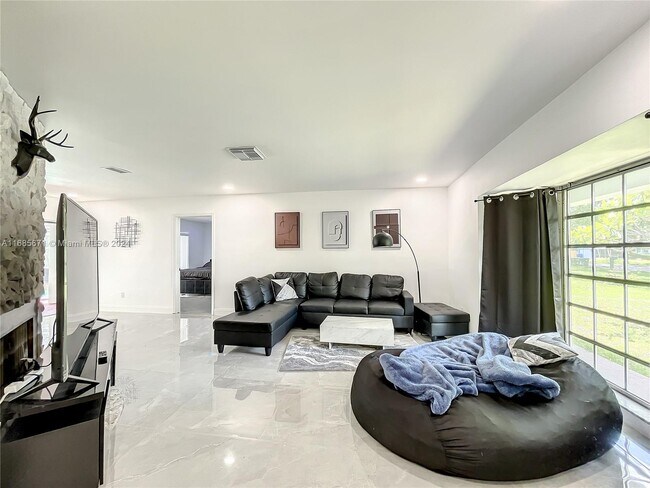Foto del edificio - 1751 SW 30th Pl