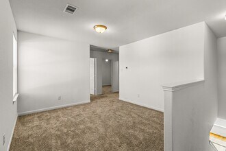 Building Photo - 169 Iris St