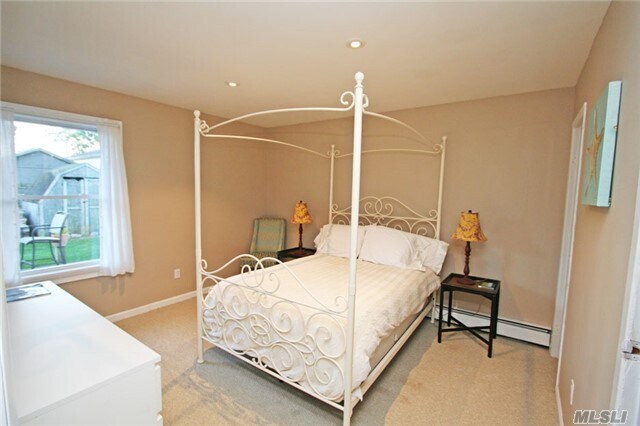 Building Photo - 92 Manor Dr