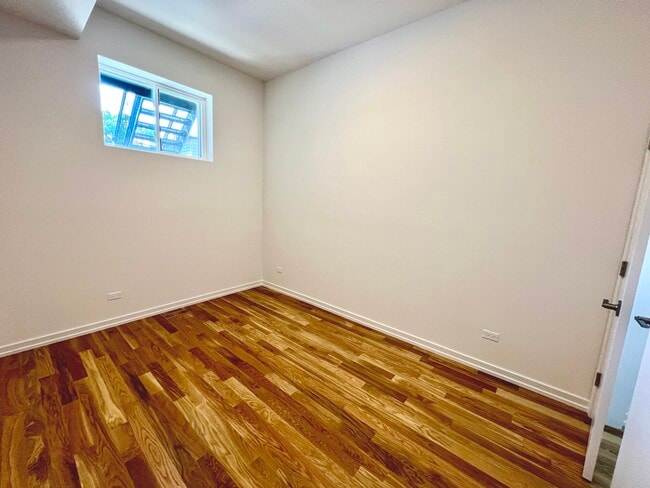 Foto del edificio - 822 N Winchester Ave