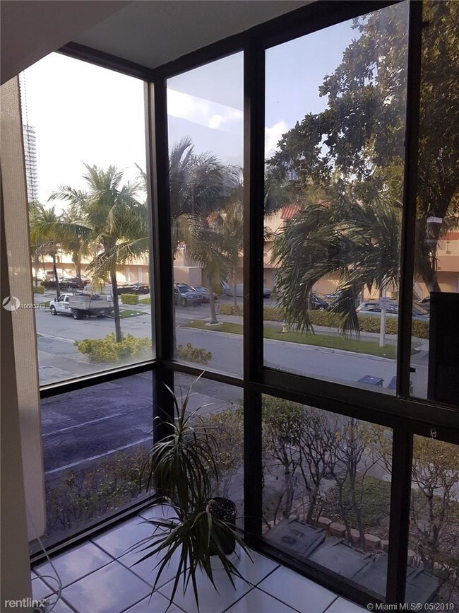 Foto del edificio - 2 br, 2 bath  - 3862 NE 171st St # B2