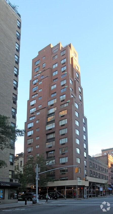 Building Photo - 1190 Lexington Ave