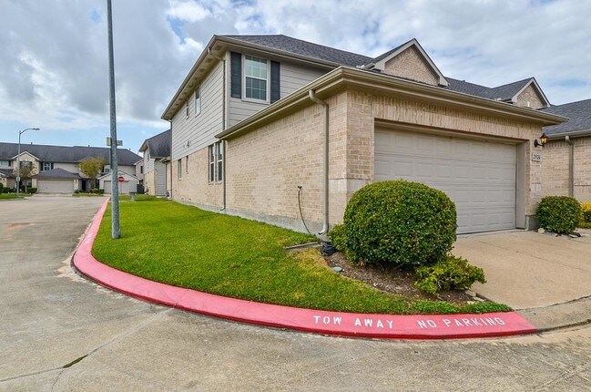 Building Photo - 2926 Meadowglen Cv