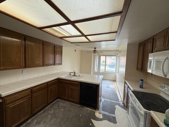 Building Photo - Large Home in Leisure Village - Premier Se...