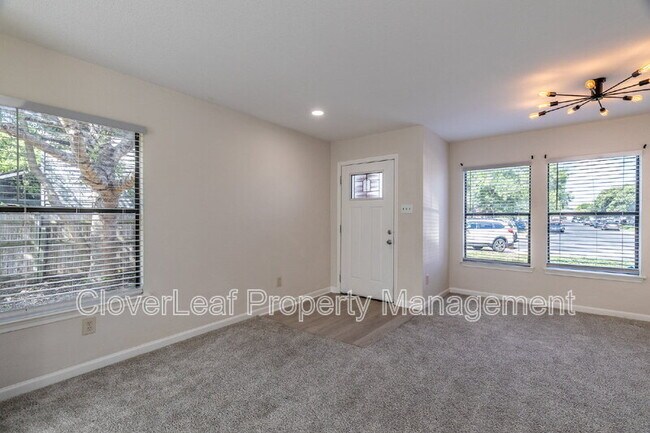 Foto del edificio - 2230 Juniper Hill