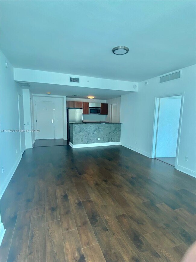 Building Photo - 300 S Biscayne Blvd