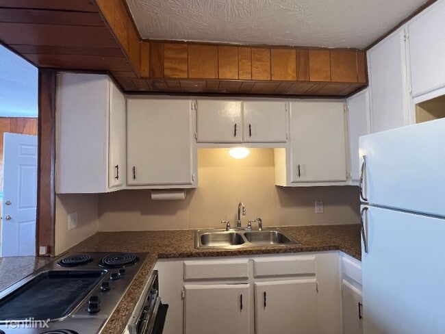 Building Photo - 2 br, 1 bath House - 916 S. Clifton Ave B ...