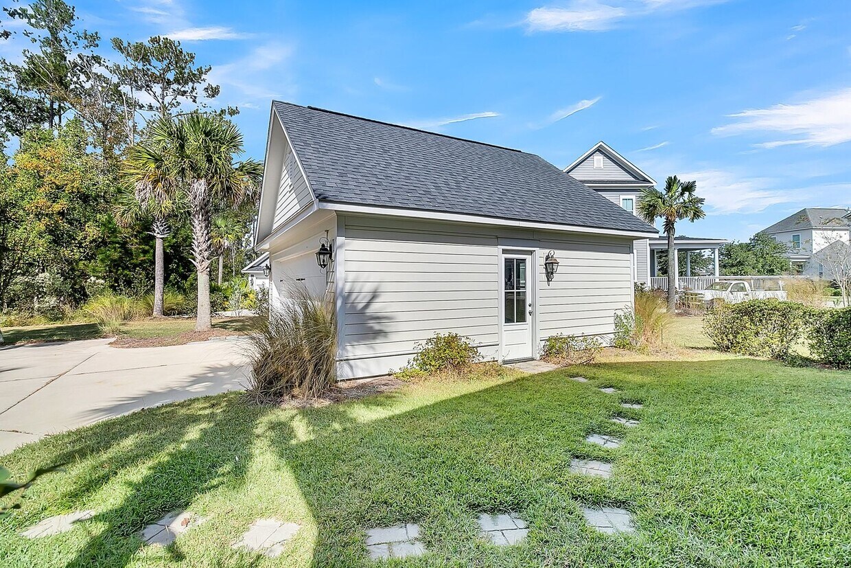 Primary Photo - Gorgeous Carolina Park Home on a Corner Lot