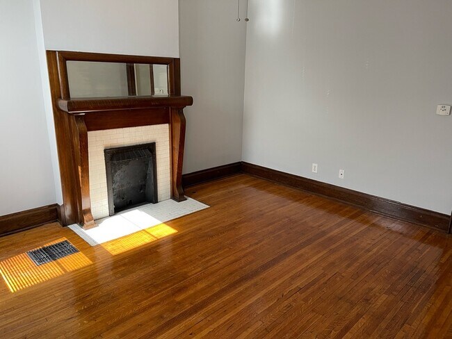 Foto del edificio - 76 W Greenwood Ave