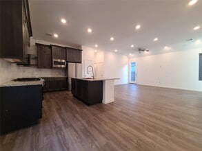 Building Photo - 2122 Rosewood Pnes Ln