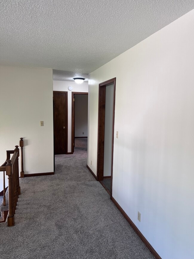 Foto del edificio - 120 Crescent Dr