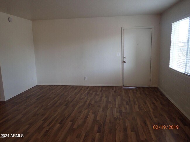 Building Photo - 610 S 4th Ave